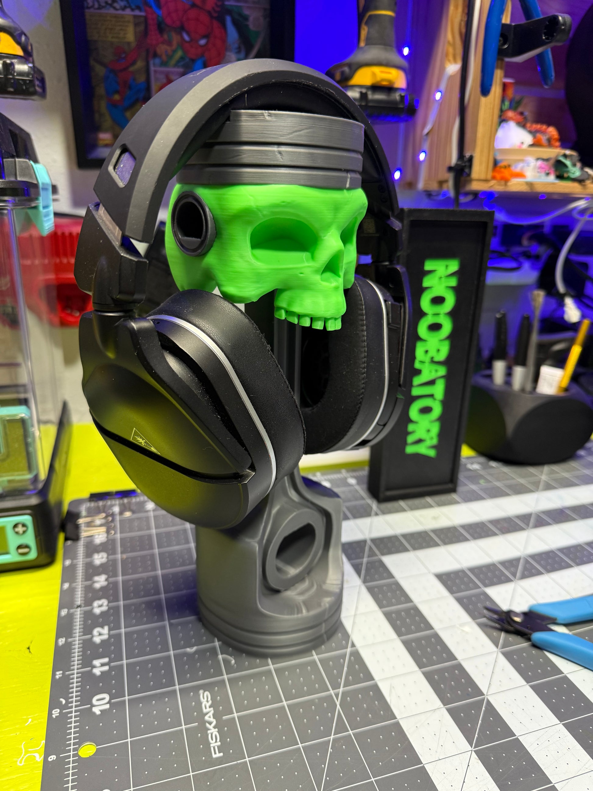 Noobatory Death piston Headphone holder